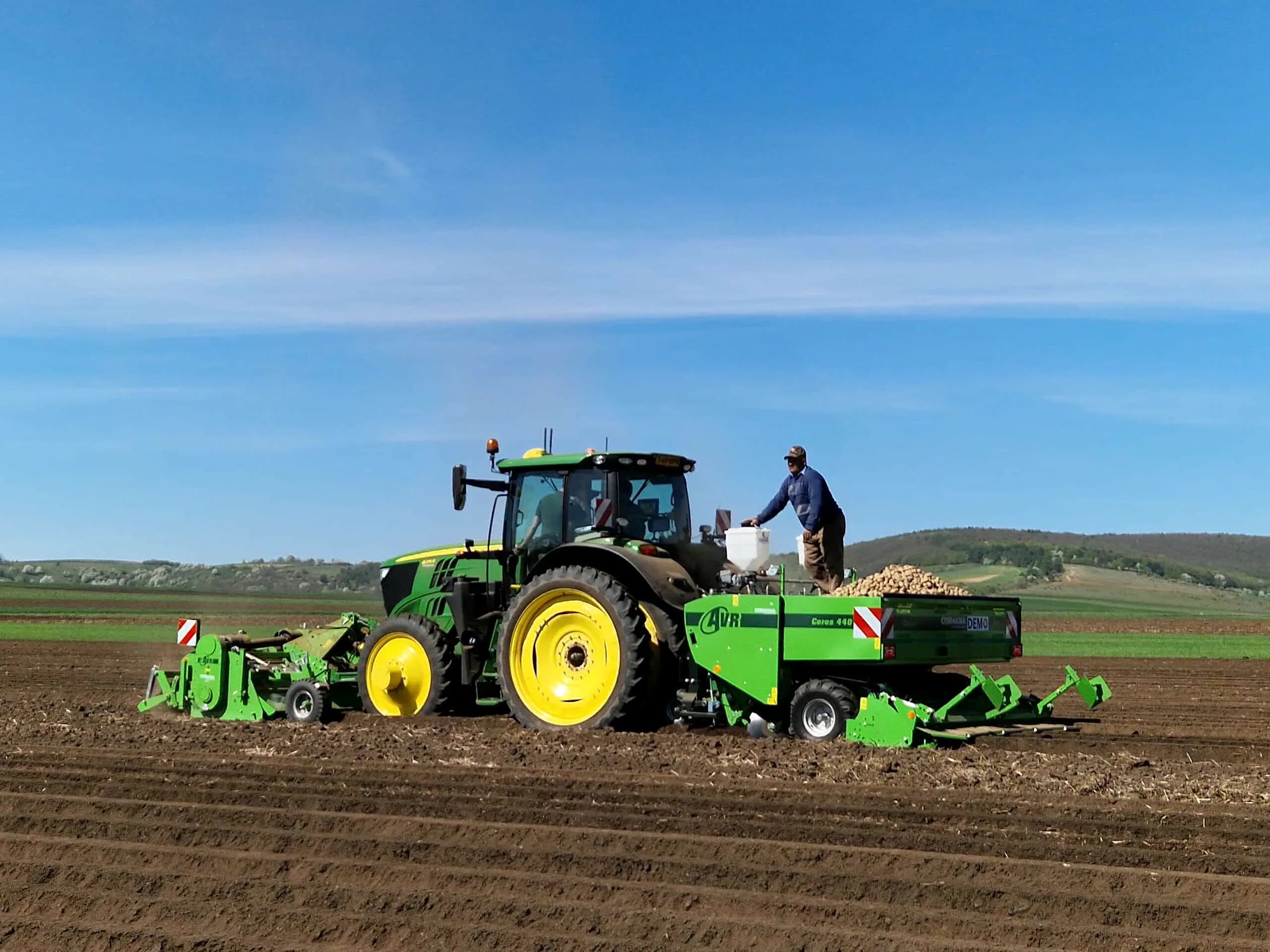 plantare mecanizată, tractor și mașină de plantat